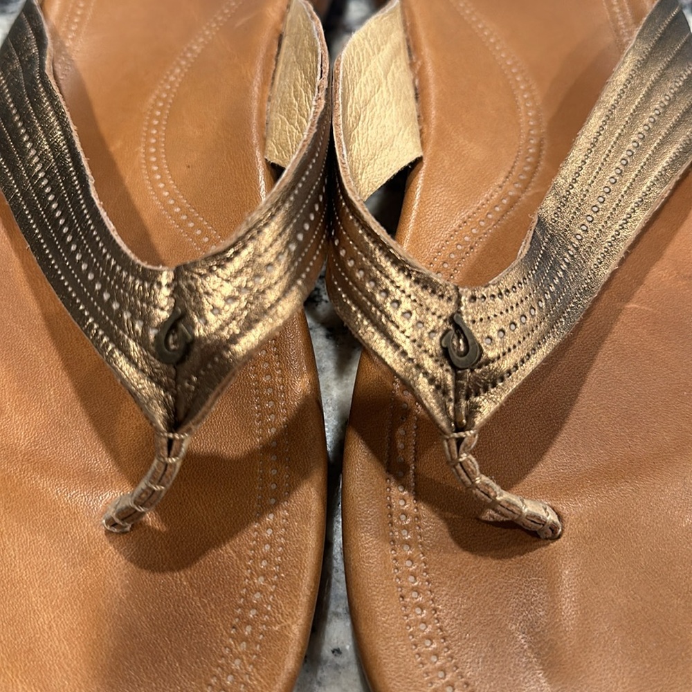 OluKai Women's Brown Leather Flip Flop Sandals with Metallic Bronze Straps - Picture 4 of 6